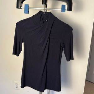 Elie Tahari women’s navy blue short sleeve turtleneck XS like new without tags
